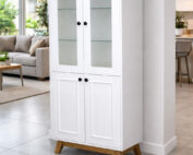 ארון ויטרינה עם זכוכית חלבית ו4 דלתות עם צבע אפוקסי בתנור ורגליים עץ מלא